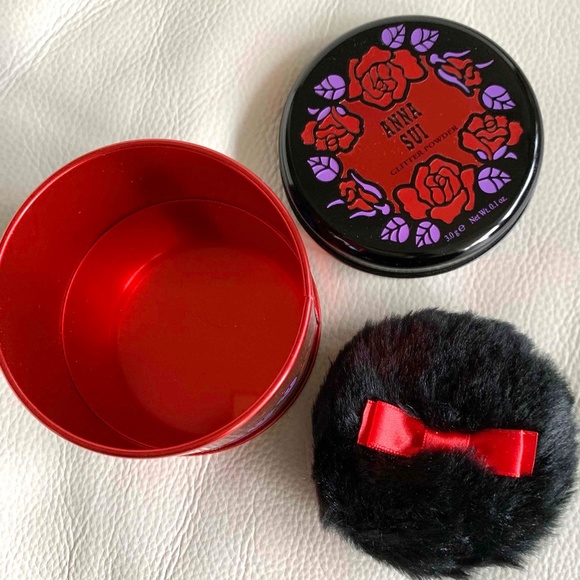 Brand New - Anna Sui Face powder brush with tin - Picture 3 of 3